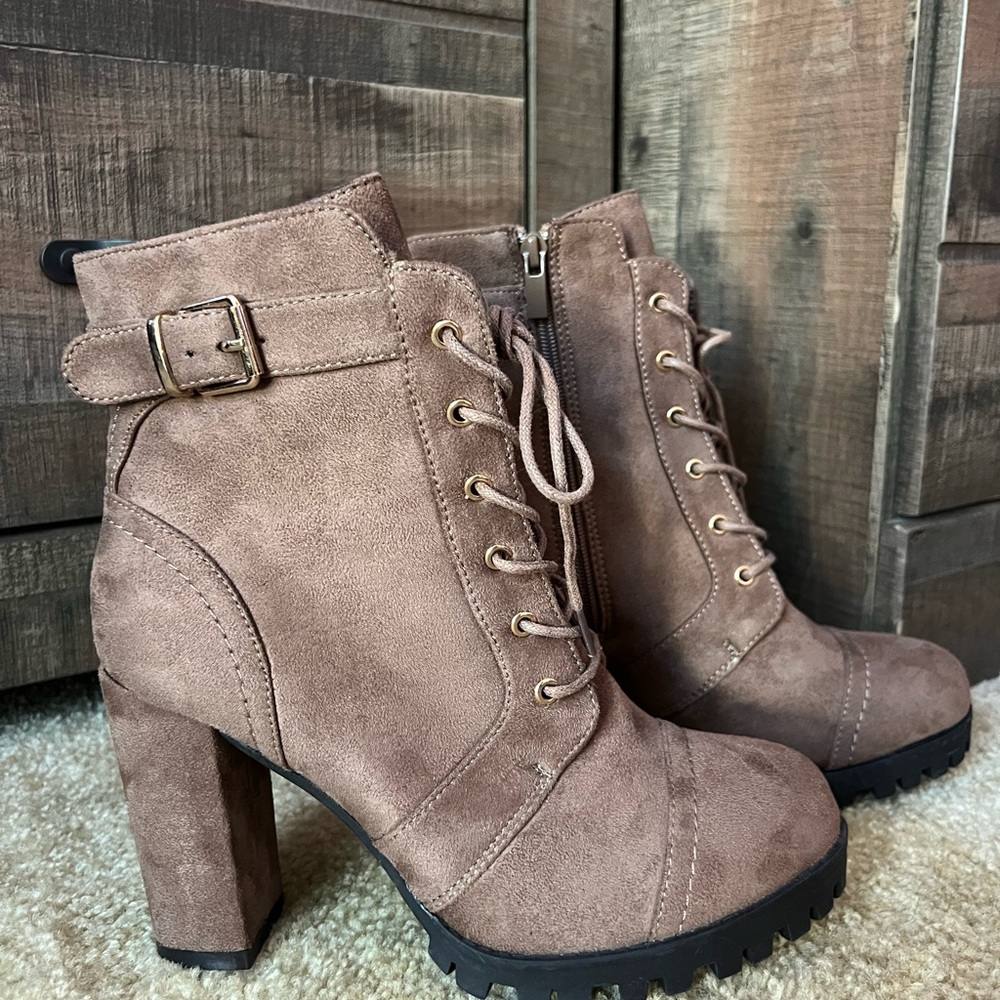 NWOT Top Moda Women's Tan Ankle Boots